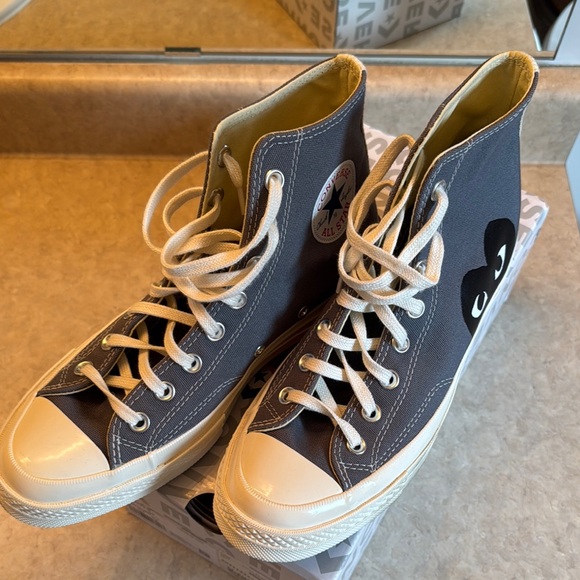 COMME DES GARÇONS PLAY
CONVERSE X CDG PLAY Chuck Taylor '70 High-Top Sne… - Picture 1 of 7